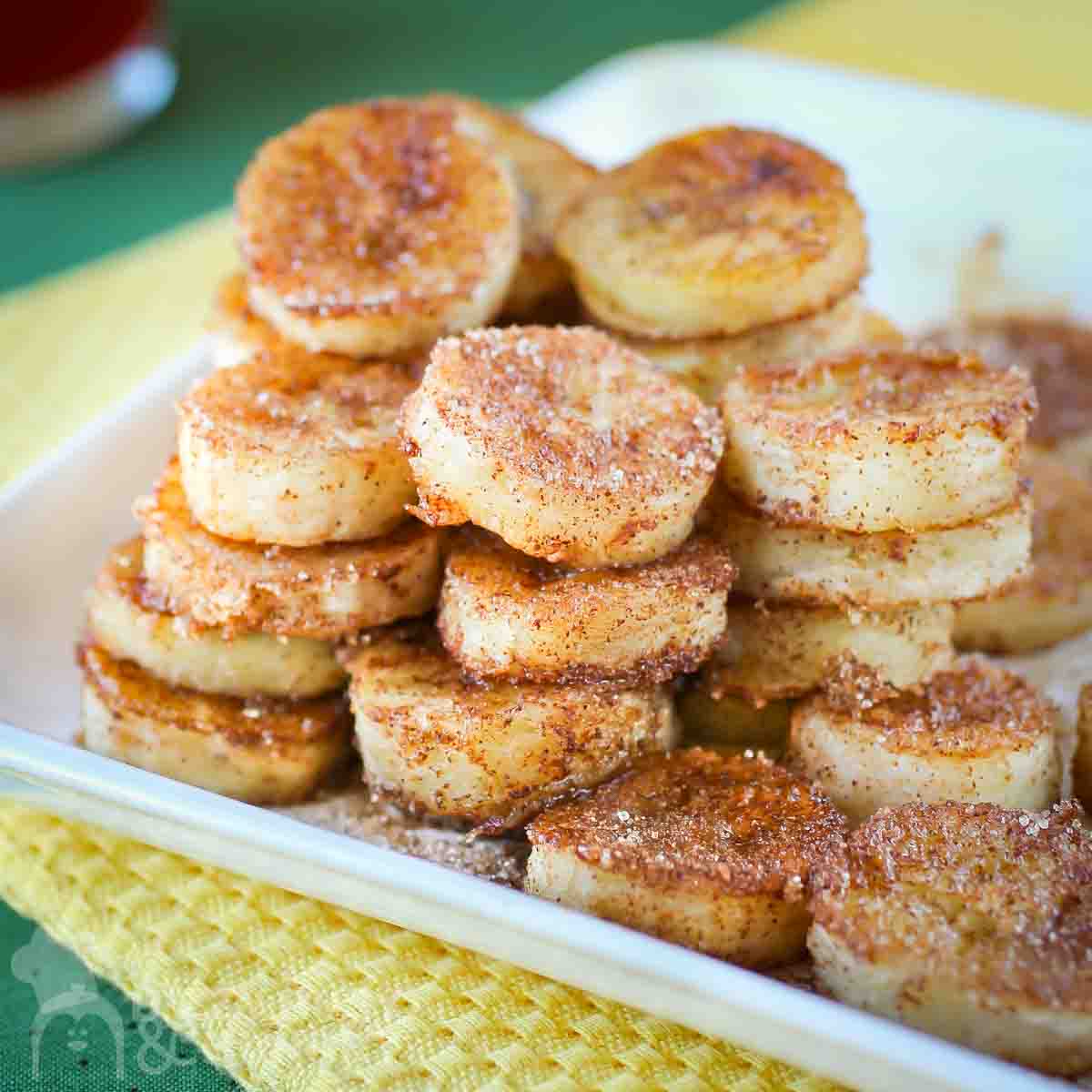 Banana slices fried in sugar